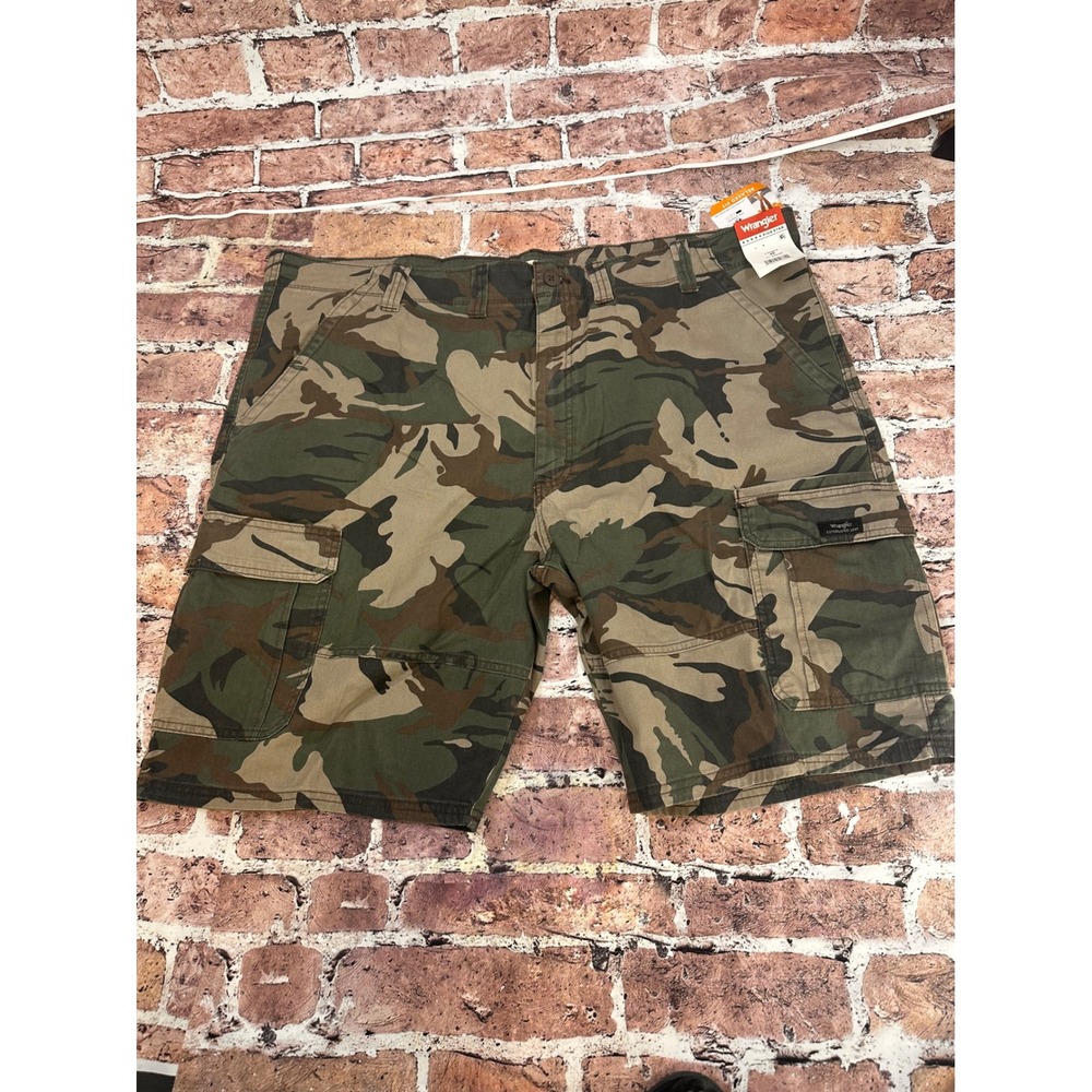 Wrangler Mens Five Star Heritage Relaxed Fit Camo Cargo Shorts Green 46 Waist - Picture 2 of 14